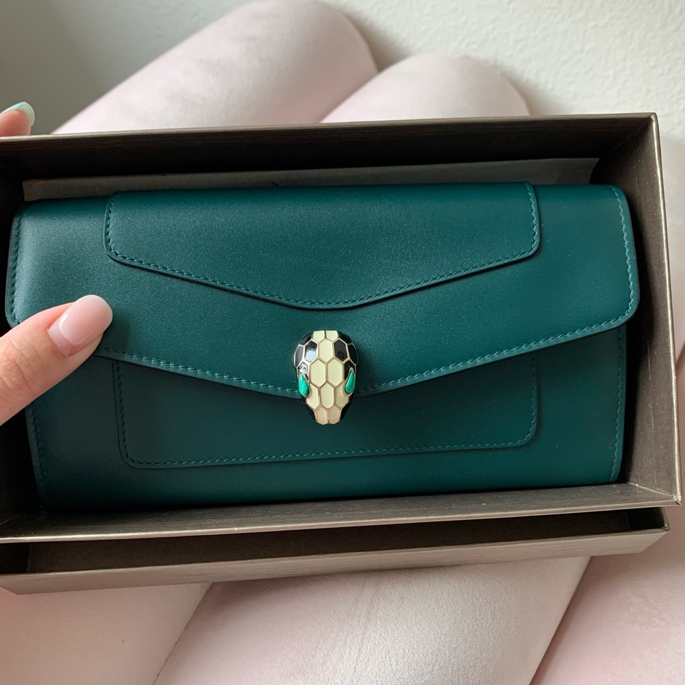 BRAND NEW AUTHENTIC BVLGARI WALLET ON CHAIN